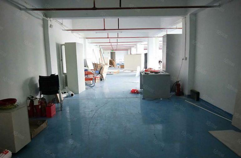 公明楼村重工业厂房出租（750平精装，现成吊机口，3吨货梯）