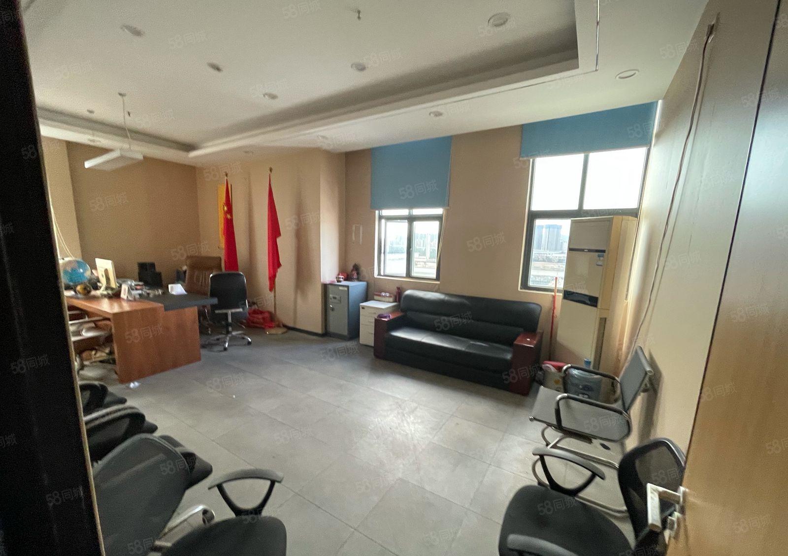 公明光明新出楼上800平方精装修重工厂房水电齐全已空出