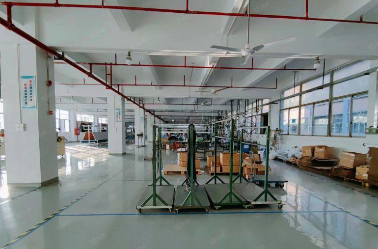 公明东坑厂房出租1000平层高4.5米带消防喷淋，3吨货梯