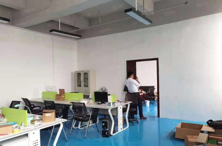 公明楼村重工业厂房出租（750平精装，现成吊机口，3吨货梯）