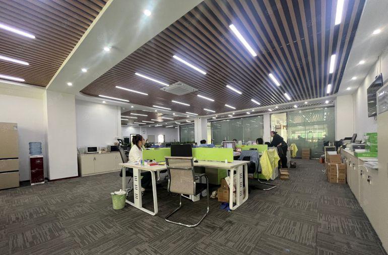 光明凤凰城原房东整层2680平精装厂房出租带无尘车间空地大