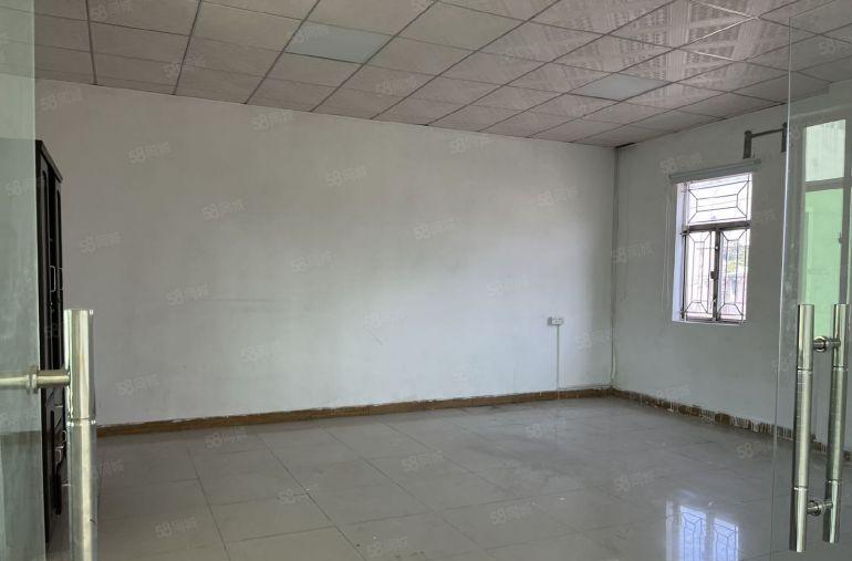 蒋石南光高速出口新出楼上整层960平，带前台办公室出租！