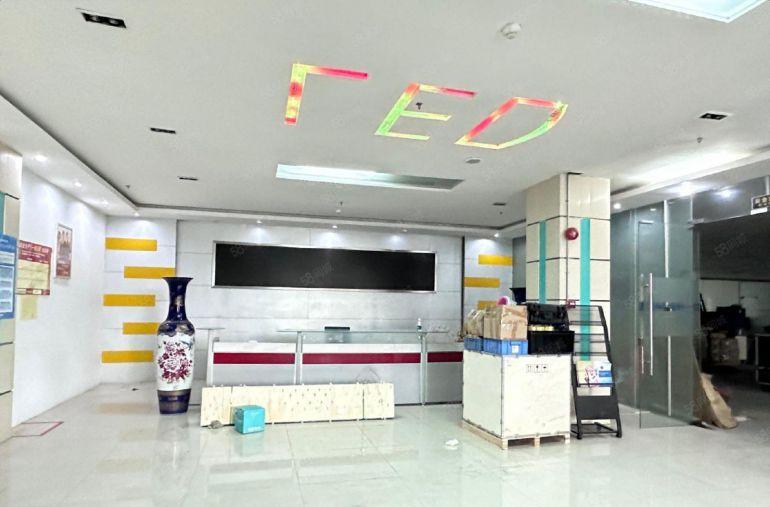 光明甲子塘精装厂房1600平，全吊顶，水电齐全，大型园区