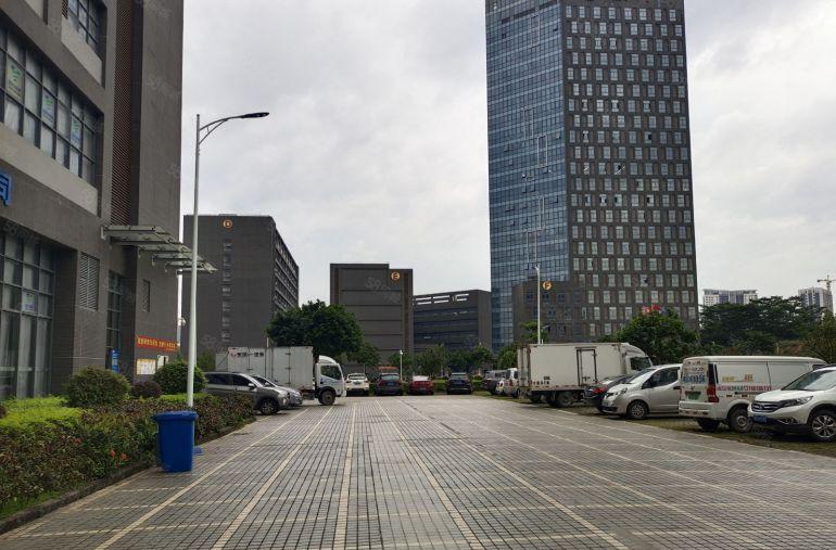 光明大街地铁口新出一二楼原房东3000平精装厂房低价出租！！