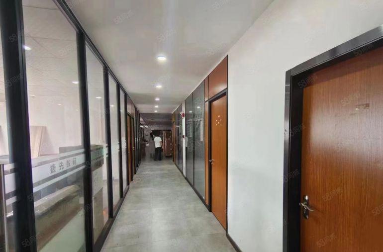 公明甲子塘重工业厂房出租（750平精装现成吊机口，3吨货梯）