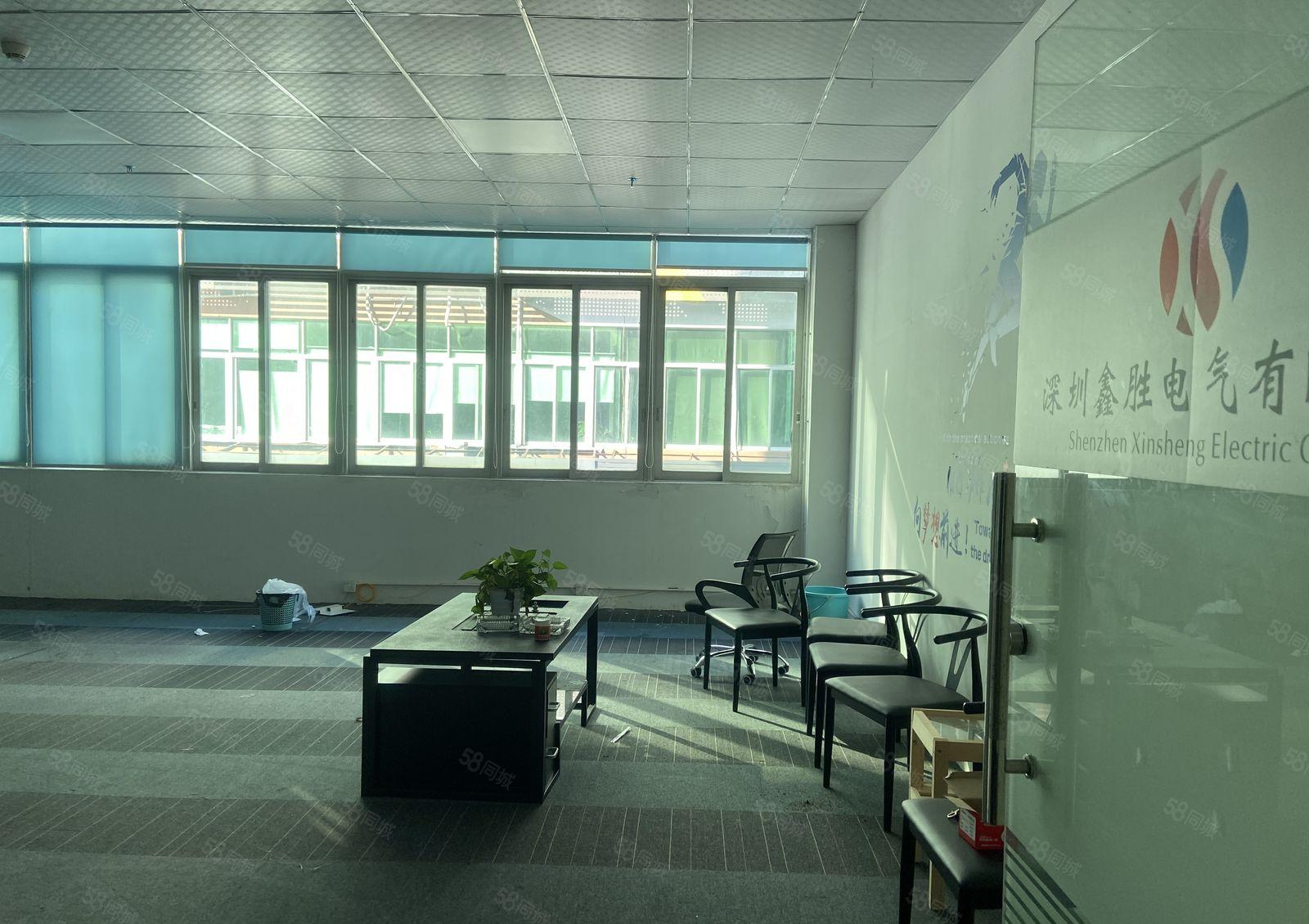 中创汇松白 126平地铁口写字楼  停车位充足 采光形象好