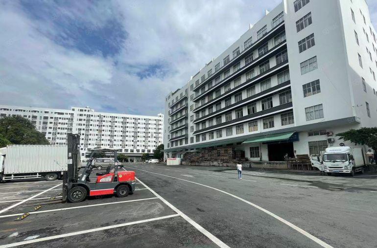 租金16！光明地铁口附近1000平楼上精装园区厂房出租