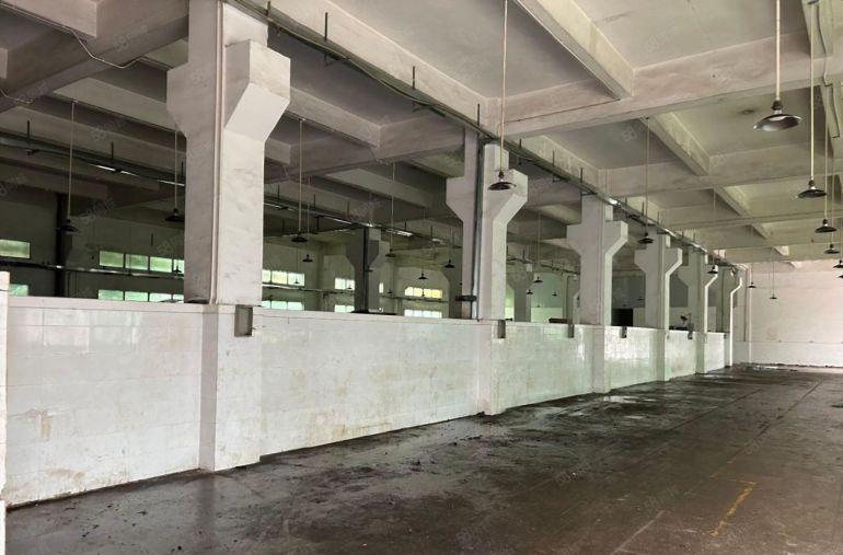 光明长圳原房东厂房一二楼共6000平，建筑面积出租，高度6米