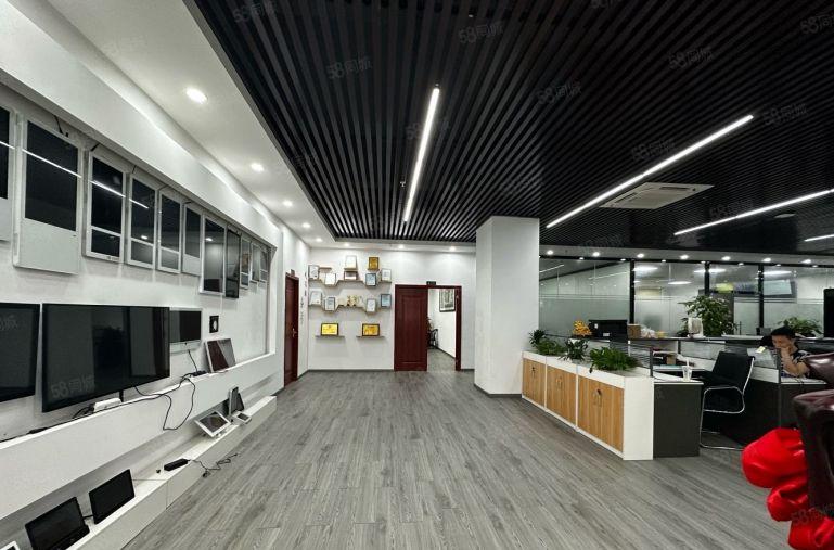 精装修！光明园区楼上整层厂房出租1600平，尾盘特价出租！