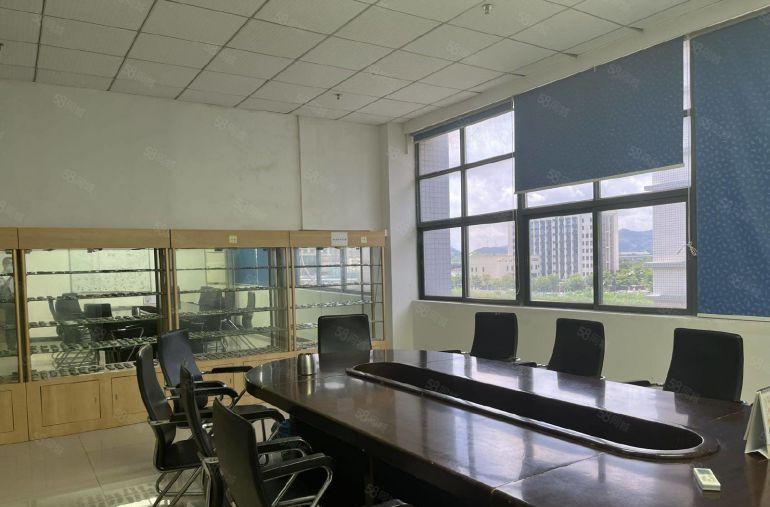 光明主干道旁大型园区2600平厂房出租，可办环评，形象好