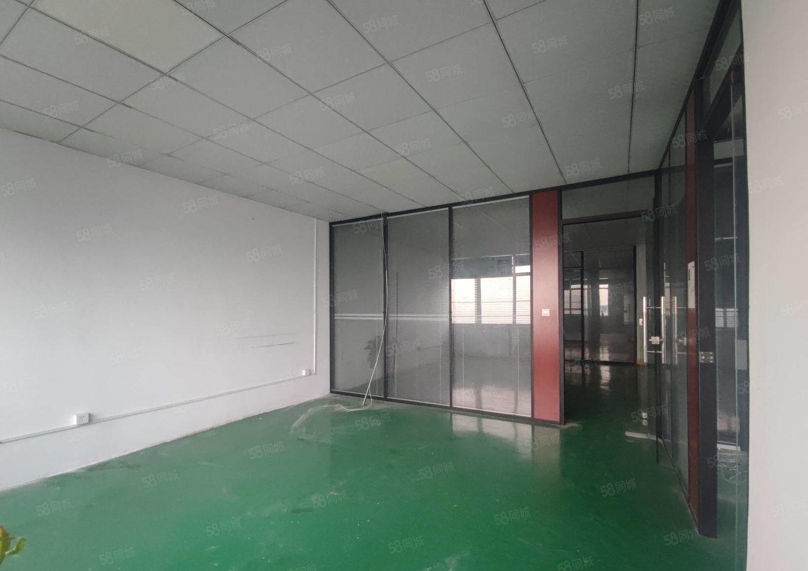 光明甲子塘新出 原房东楼上 精装修厂房700平，水电齐全！