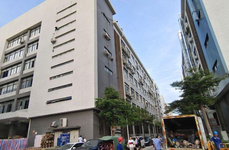 光明田寮工业区楼上2000平厂房出租 全新地坪漆大小可分租