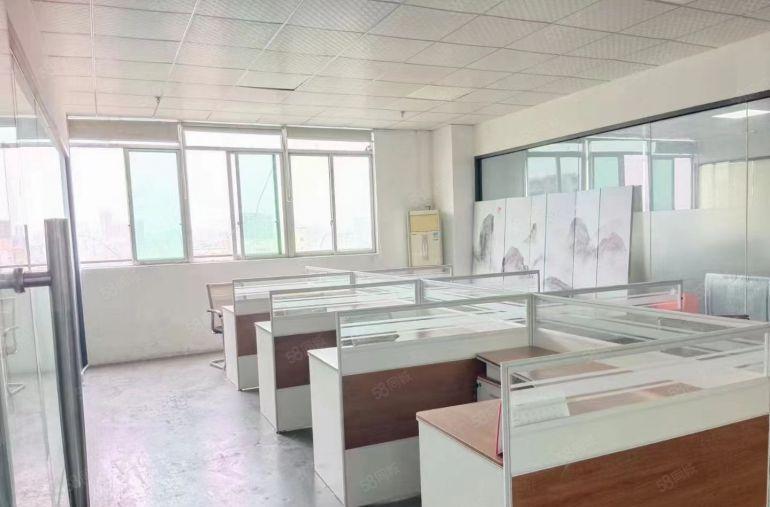 光明凤凰街道松柏路边，大型工业园区，楼上12元厂房招租