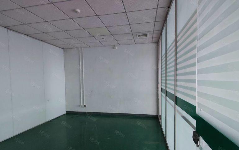 公明上村新出楼上900平精装厂房，水电齐全。拎包入住