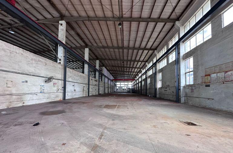 公明新出原房东钢构2000平实际面积出租，高10米，带行车