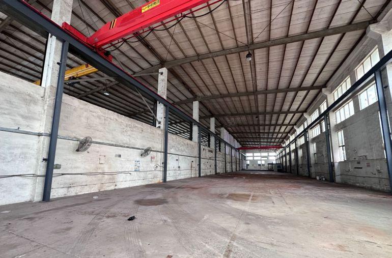 公明新出原房东钢构2000平实际面积出租，高10米，带行车