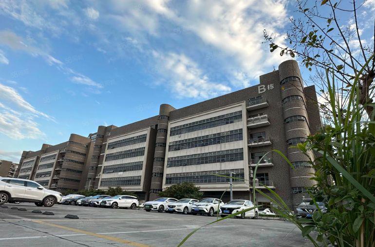 楼村工业区300平起租2250平整层可分租，带装修，办公生产