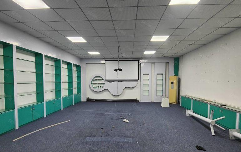 公明新出原房东花园式厂房2000平。随时看房