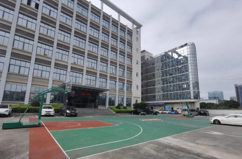 光明凤凰城地铁站附近三楼整层1400平两部客梯一部两吨货梯