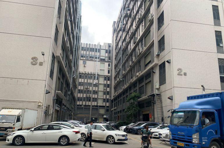 光明田寮大型工业园楼上整层4000平五吨货梯带卸货平台