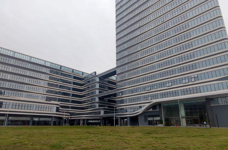 光明地铁口500平起全新红本厂房特价出租