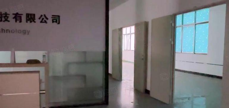 公明楼村精装厂房整层800平，2吨货梯，园区空地大停车位足