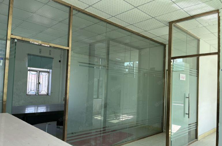 蒋石南光高速出口新出楼上整层960平，带前台办公室出租！