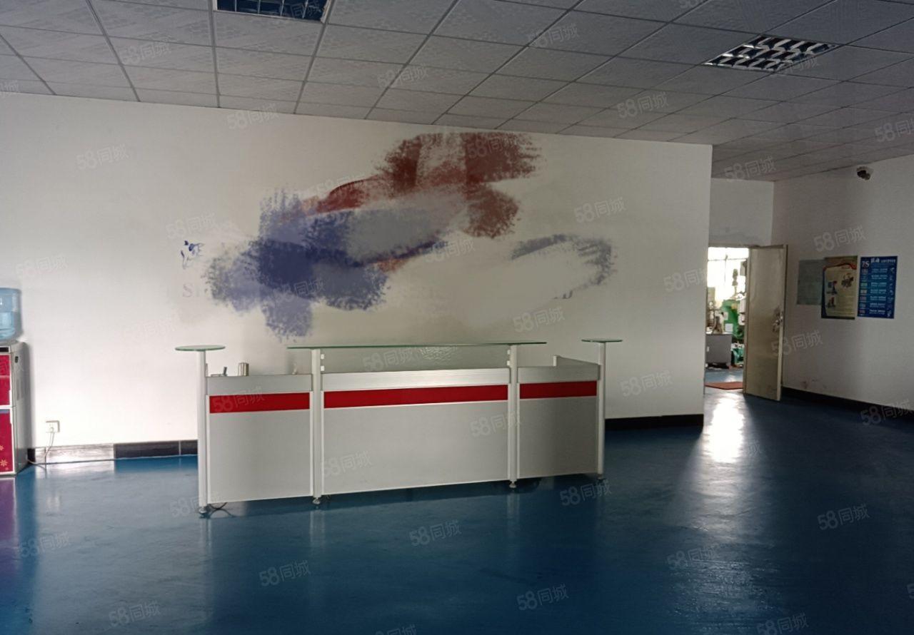 楼村地铁口整层2400平方带办公室装修，前台，重工业厂房