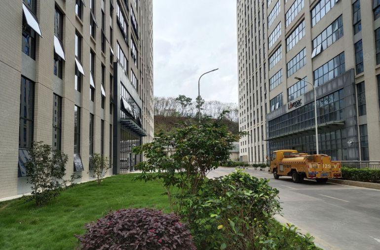 光明凤凰城地铁口原房东红本厂房出租6000平可以分租定制装修