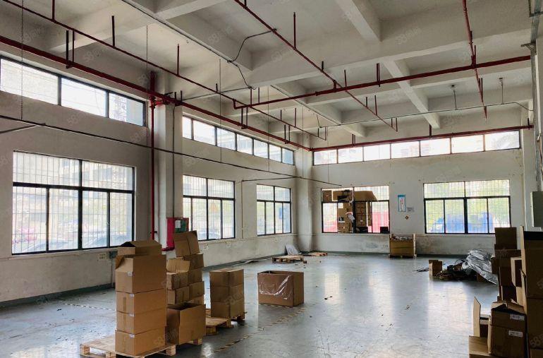 公明地铁口附近高新产业园楼上1000平厂房出租，带装修办公室