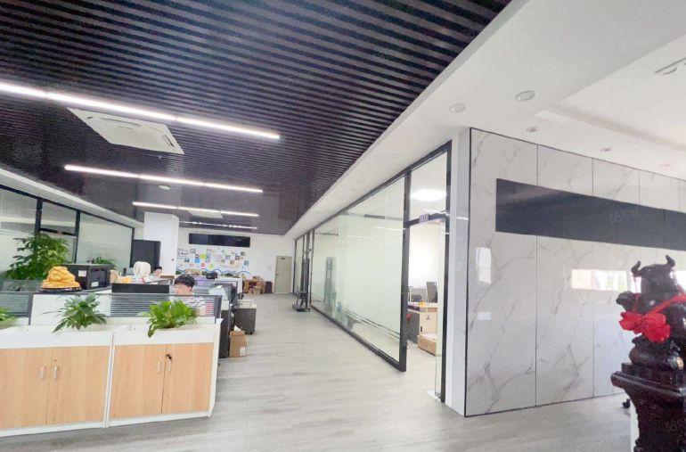 公明蒋石跟玉路边上大型园区原房东3楼整层1500平带豪华装修