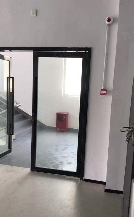 公明根玉路旁独院2楼2200平一整层，现成展厅，办公室前台