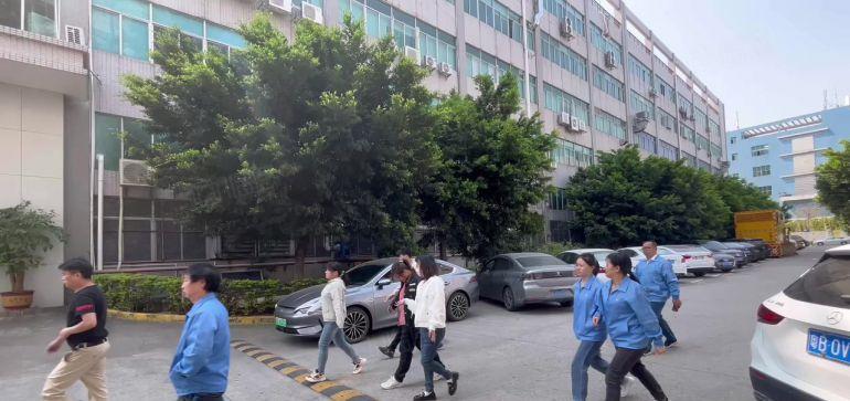 松柏路主路边原房东红本园区楼上精装1800平厂房，大小可分