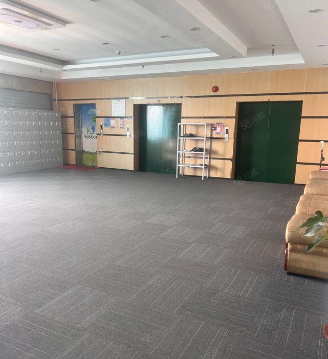 蒋石工业区楼上带装修1500平，800平，500平，3吨货梯