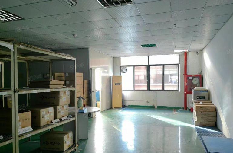 公明楼村地铁出站口300米厂房1500平车间干净明亮，吊好顶