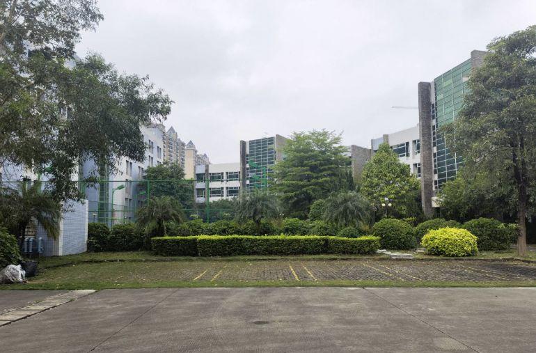 坑梓地铁口园区楼上现成装修600平办公厂房低价出租