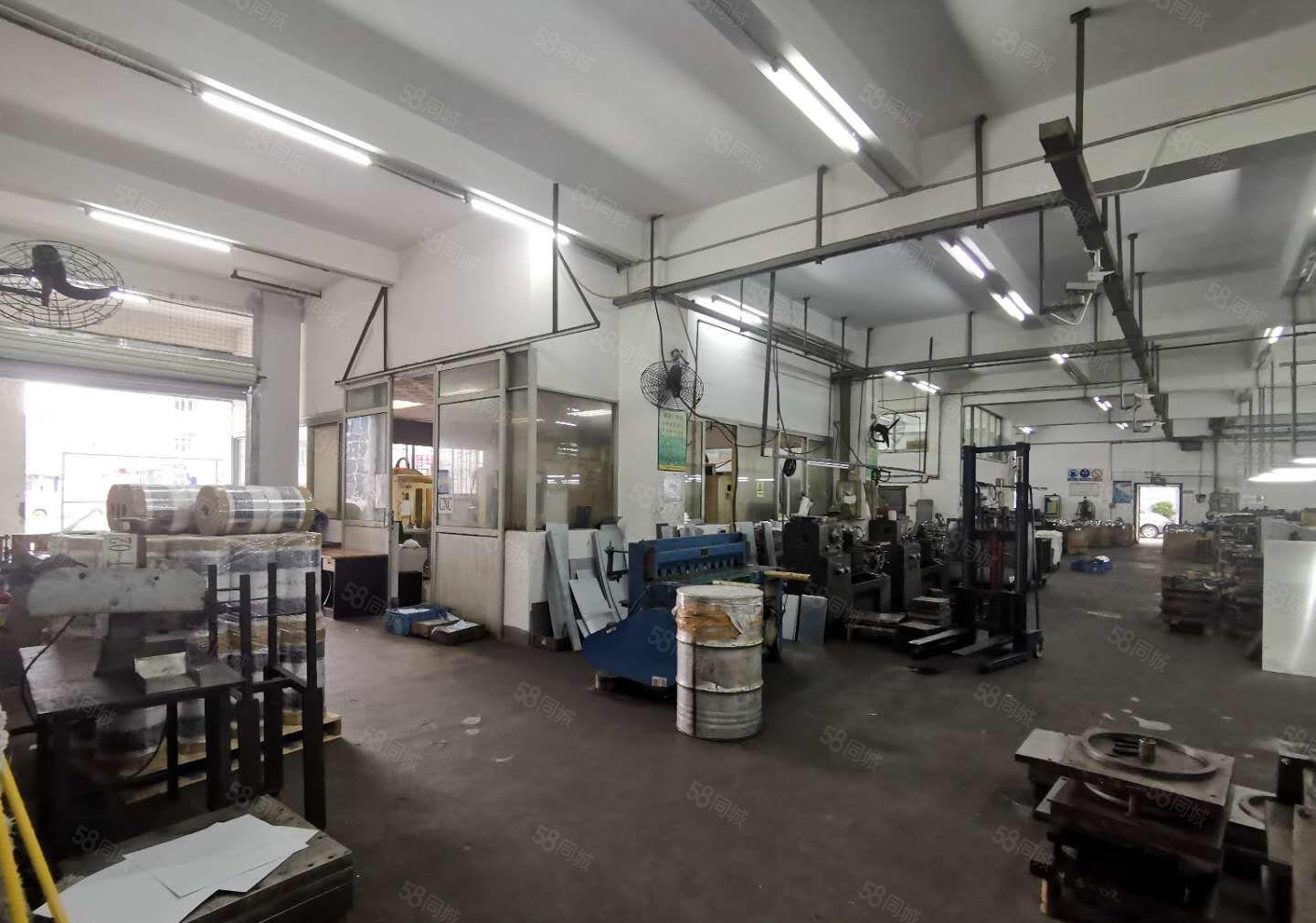 坪山坑梓重工业一楼600平外环高速路口边，距离居民区800米