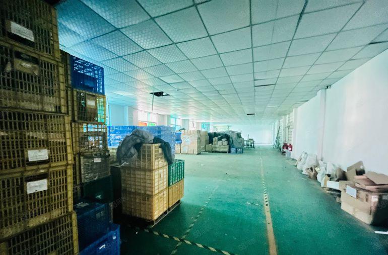 800平实际面积出租20米宽40米长位于坪山坑梓地铁站旁