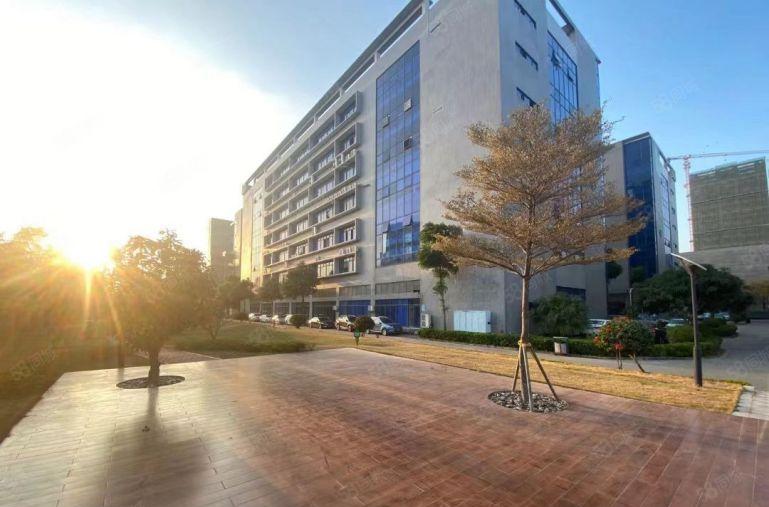 坪山靠高铁宝龙地铁口原房东红本厂房出租500平全新精装带办公