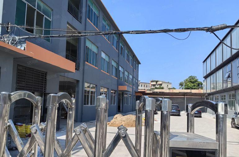 坪山碧岭南坪快速旁小独院2000平厂房低价出租形象好，马路边