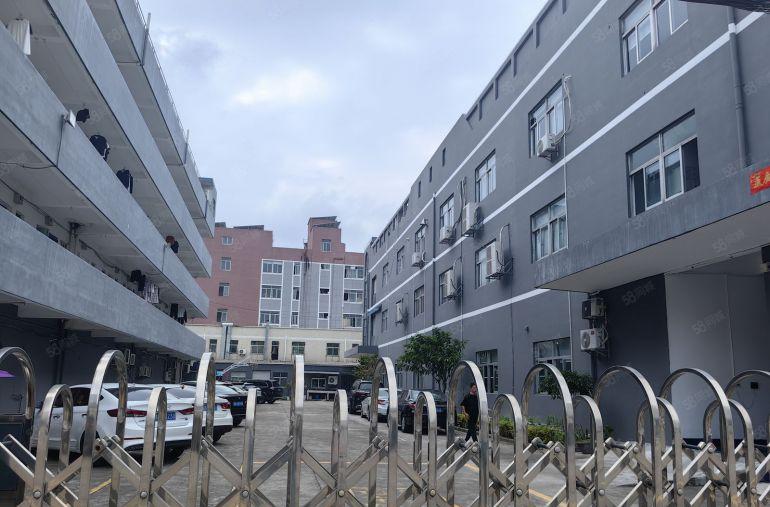 坪山六和地铁站3楼1000平方带精装修办公室厂房仓库低价出租