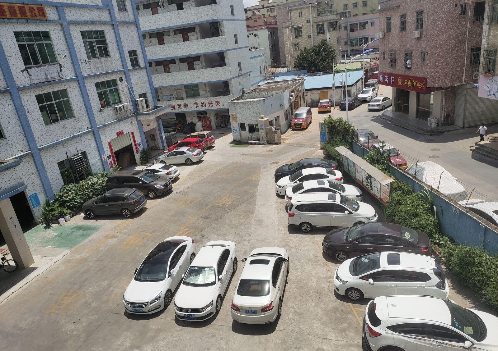 300平起租石井工业区标准厂房。