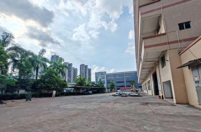 坪山中心双地铁口标准小院子13元就可以成交位置好合同期长