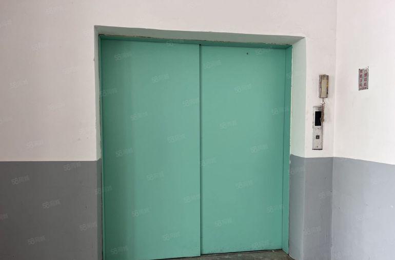 坪山区石井红本标准厂房1楼1300平出租，可300起分租