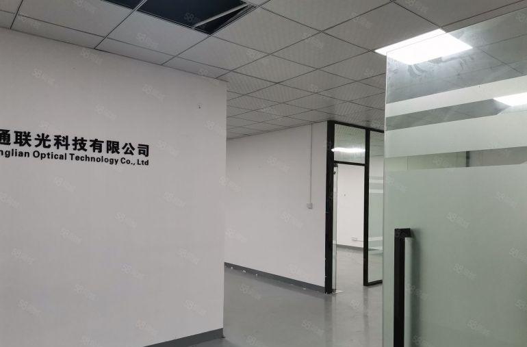 深圳市坪山区带装修500平米红本厂房出租，装修完好，水电齐全