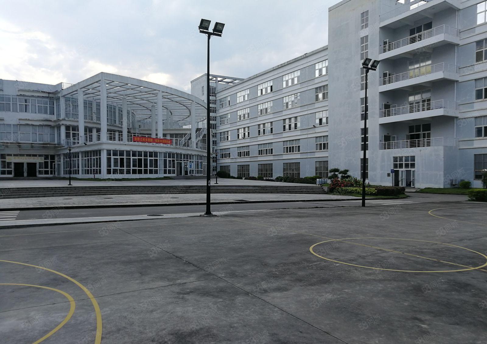 坪山红本无尘车间2000平厂房出租，现成精装办公室，低价出租