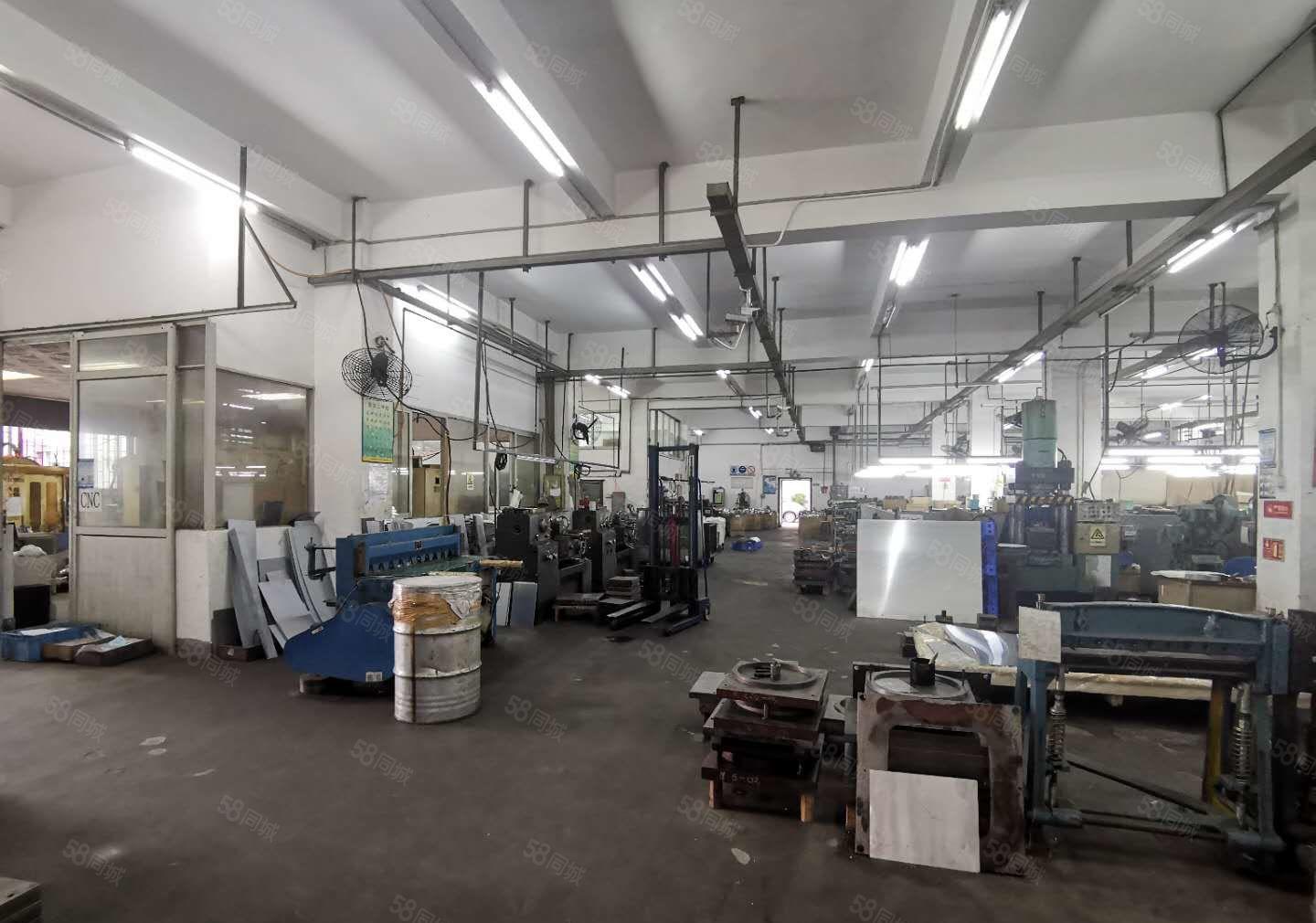 坪山坑梓重工业一楼600平外环高速路口边，距离居民区800米