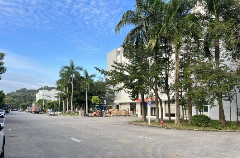 坪山龙田一二楼各1000平现成装修厂房低价出租