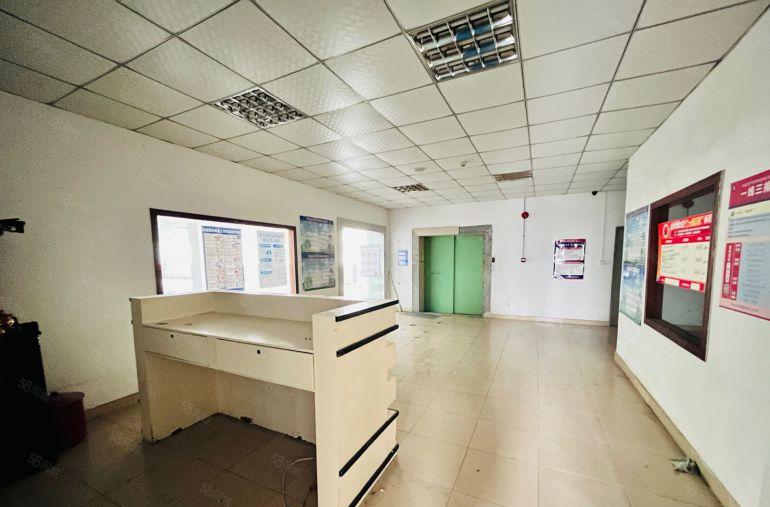 深圳坪山1200平原房东带精装修办公室厂房出租有喷淋3吨电梯