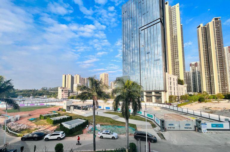 坪山六联地铁站50米原房东1150平全新精装修红本厂房出租